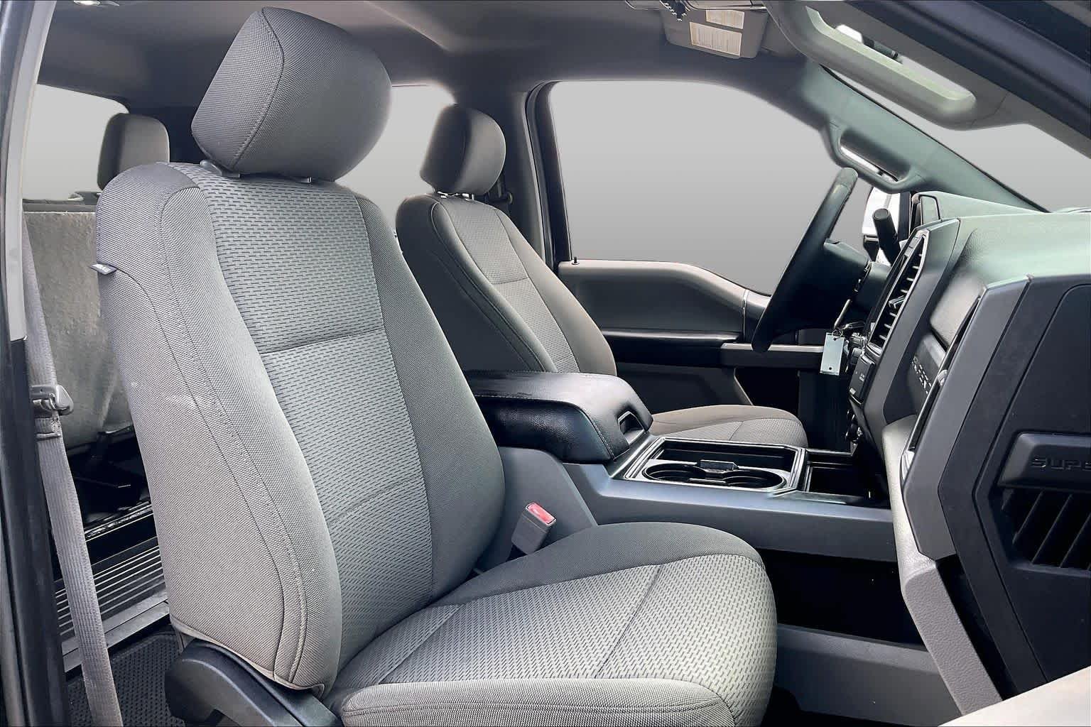 Used 2019 Agate Black Metallic Ford XLT image 9