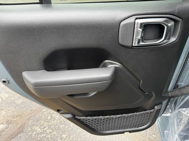 New 2026 Anvil Clear-Coat Exterior Paint Jeep Sport S image 17