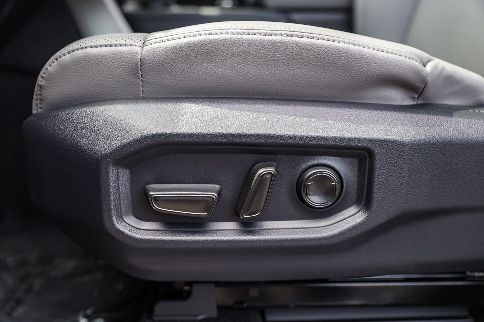 2025 Toyota Tundra Limited - Photo 21