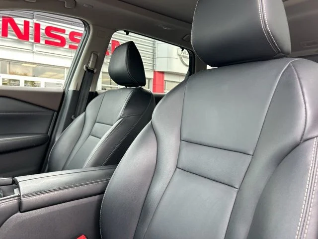 Used 2022 Black Nissan SL image 35