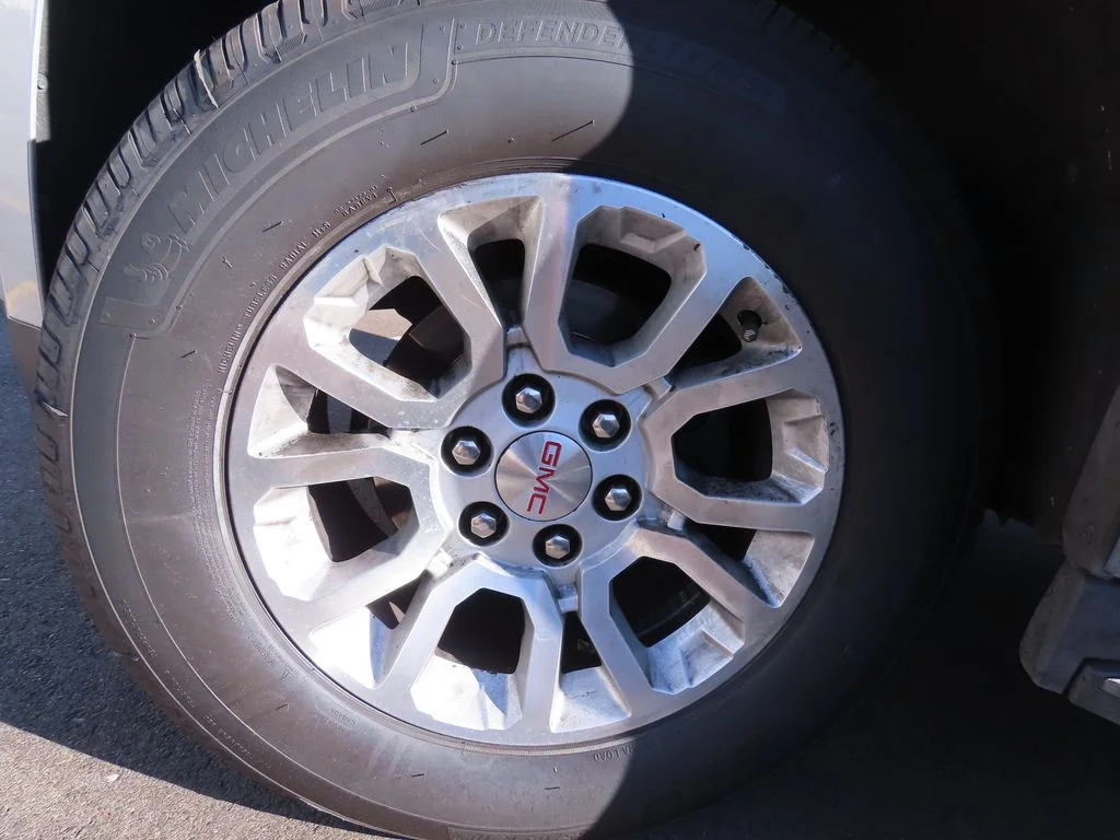 Used 2019 Silver GMC SLT image 15
