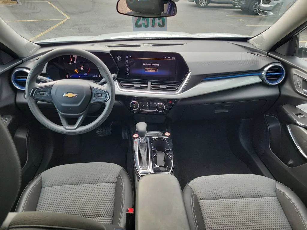 Used 2025 Summit White Chevrolet LT image 12