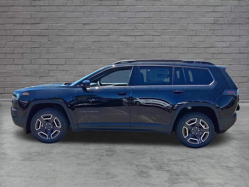New 2026 Diamond Black Crystal Pearlcoat Jeep Limited image 5