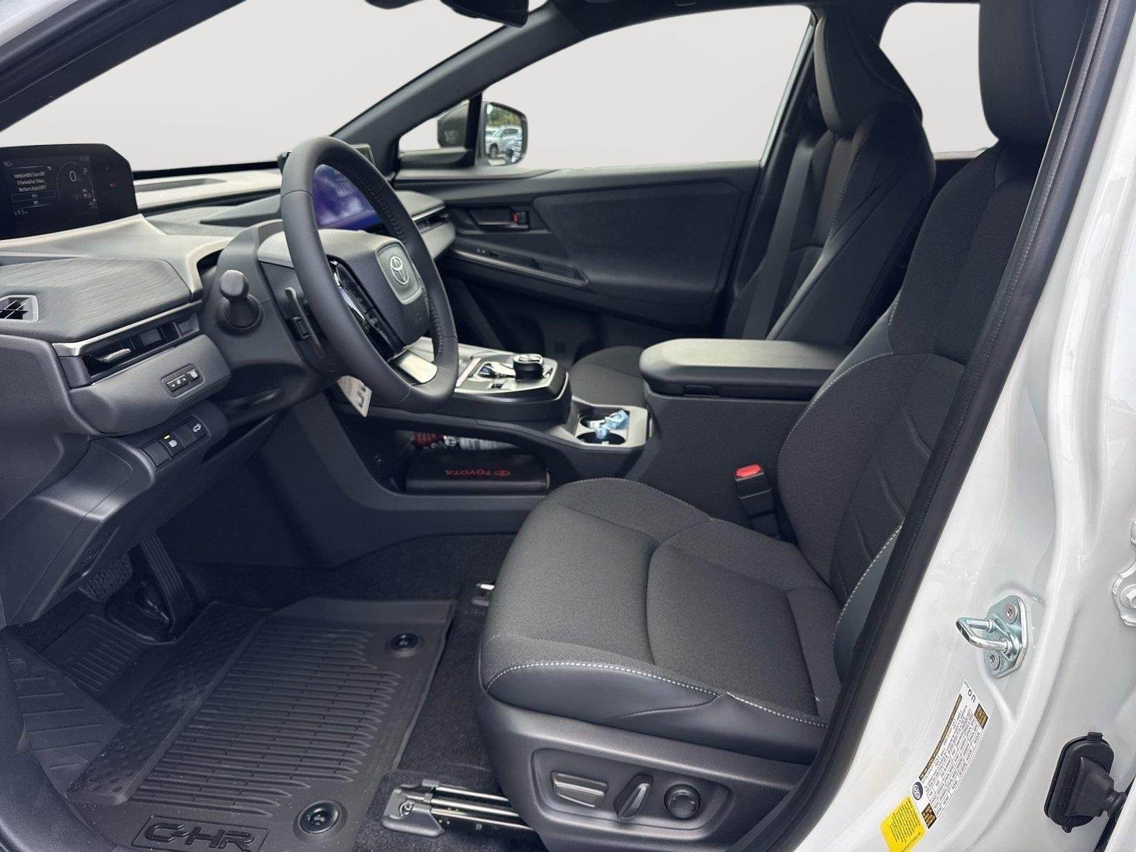 New 2026 Wind Chill Pearl <sup>1</sup> Toyota  SE image 7