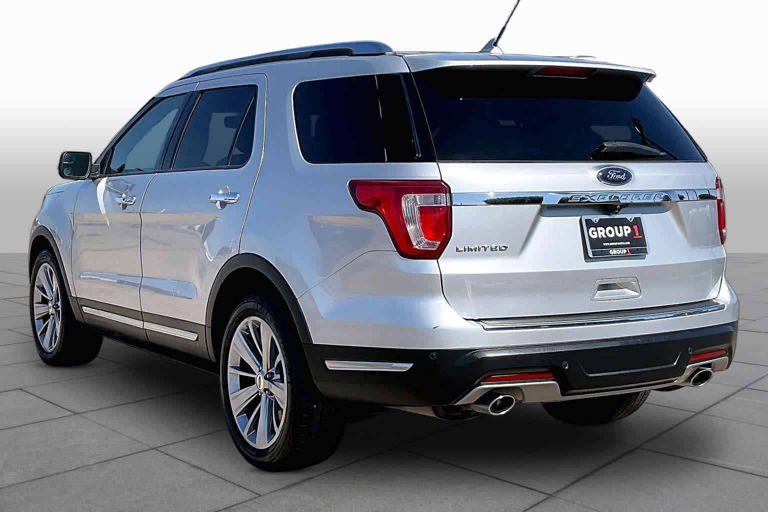 Used 2018 Ingot Silver Metallic Ford Limited image 11