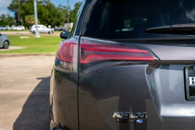 Used 2018 Magnetic Gray Metallic Toyota Hybrid XLE image 16