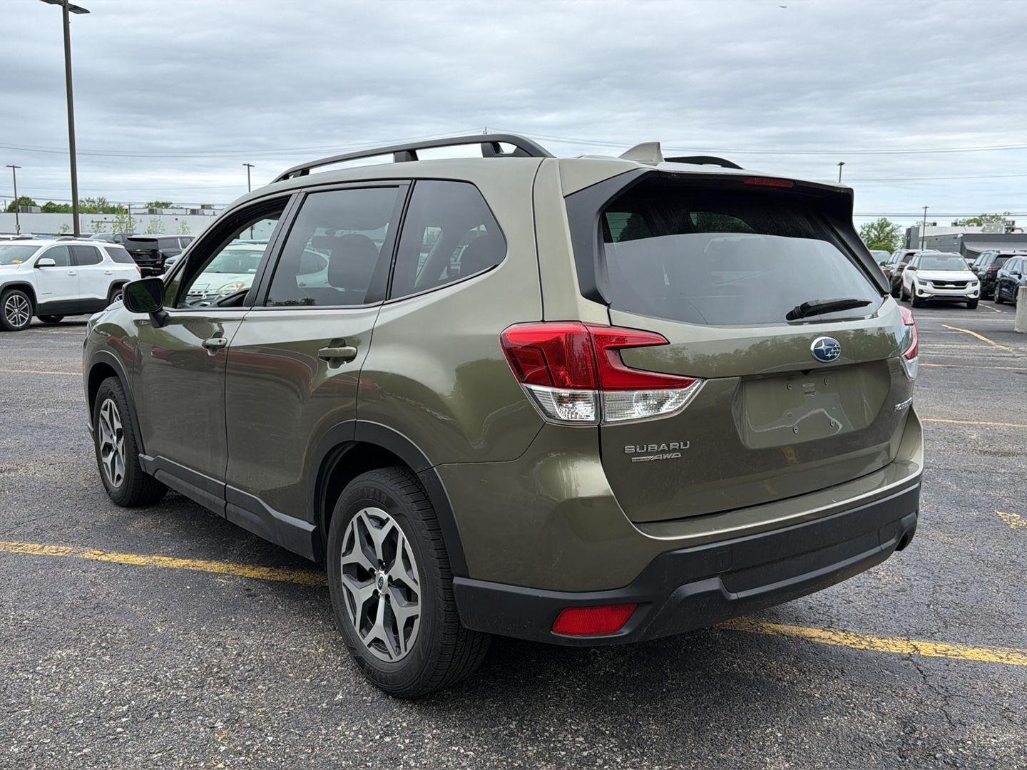 Certified Used 2022 Autumn Green Metallic Subaru Premium image 9