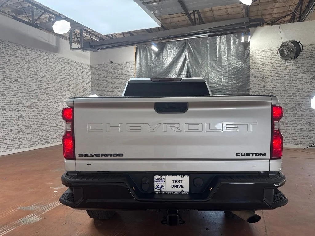 Used 2022 Silver Ice Metallic Chevrolet Custom image 6