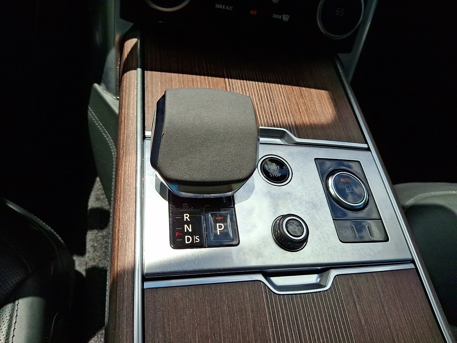 Certified Used 2023 Fuji White - 1AA Land Rover Autobiography image 15