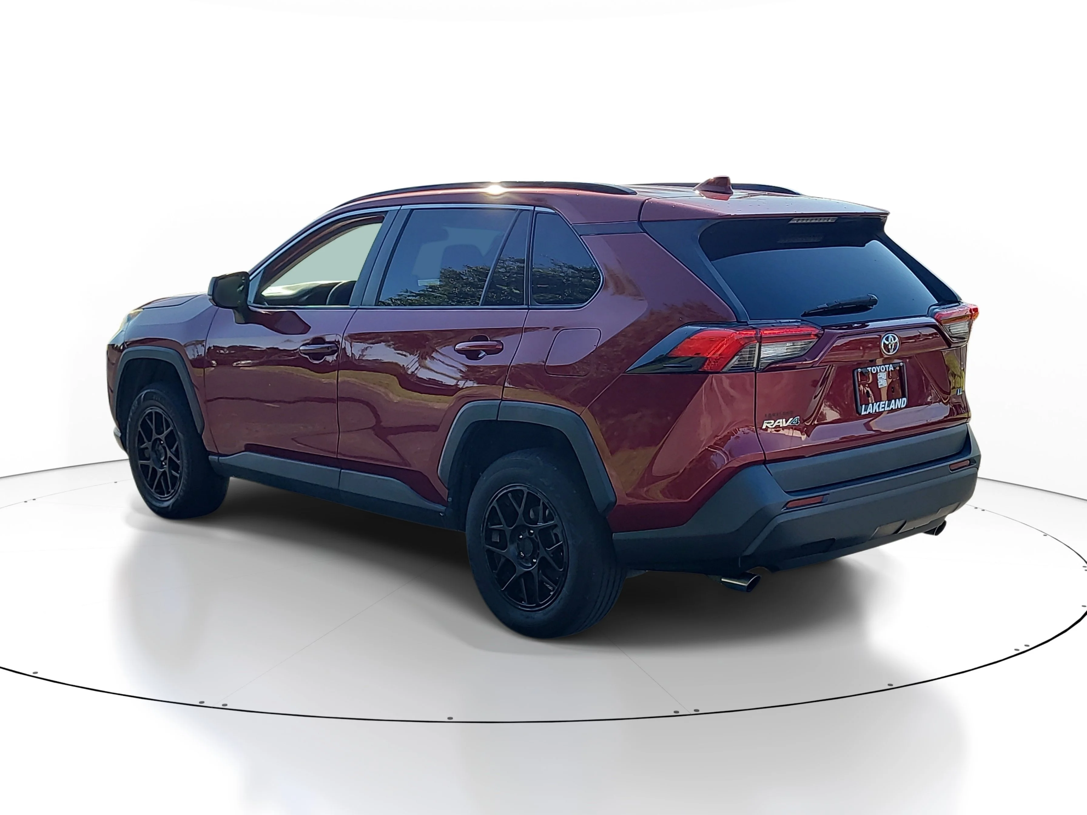 Used 2020 Pearl Toyota LE image 4