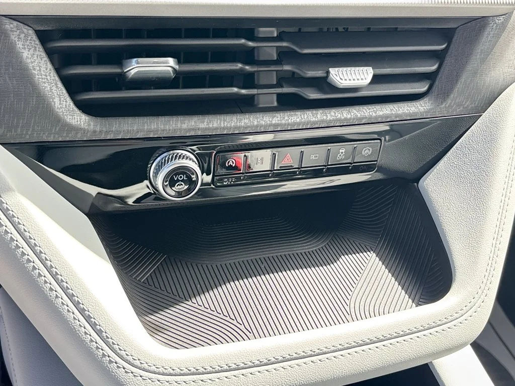 New 2027 Avalanche Gray Ford Platinum™ image 34