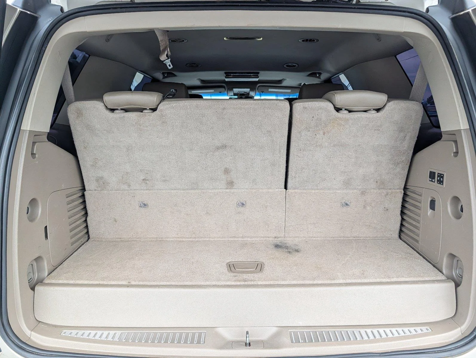 Used 2015 Champagne Silver Metallic Chevrolet LT image 33