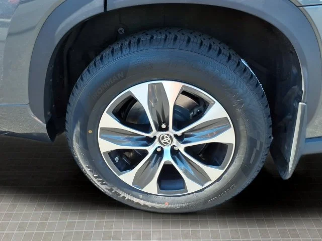 Used 2020 Gray Toyota XLE image 10