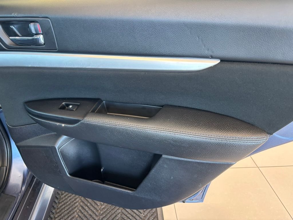 Used 2014 Blue Subaru 2.5i image 28