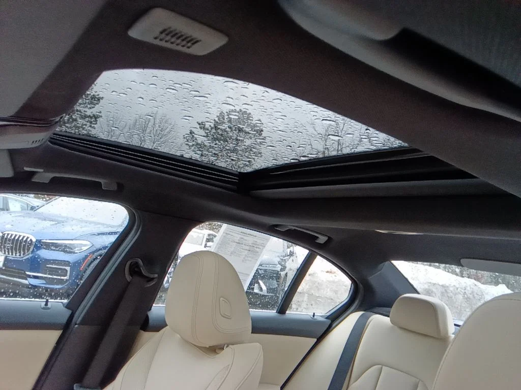 2025 BMW 3 Series 330i - Photo 18