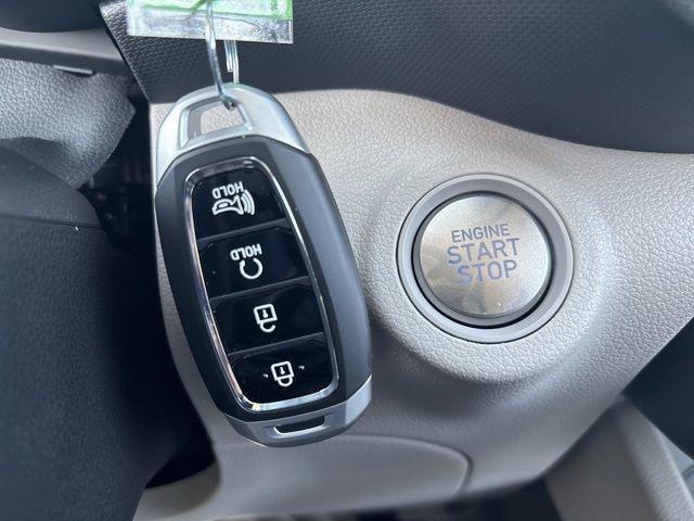 New 2026 Shimmering Silver Hyundai SEL image 55