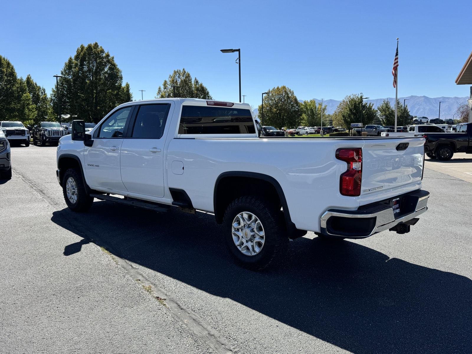 Used 2024 Summit White Chevrolet LT image 15