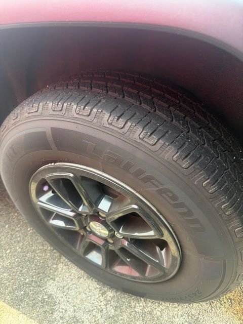 Used 2016 Silver Jeep Limited image 3