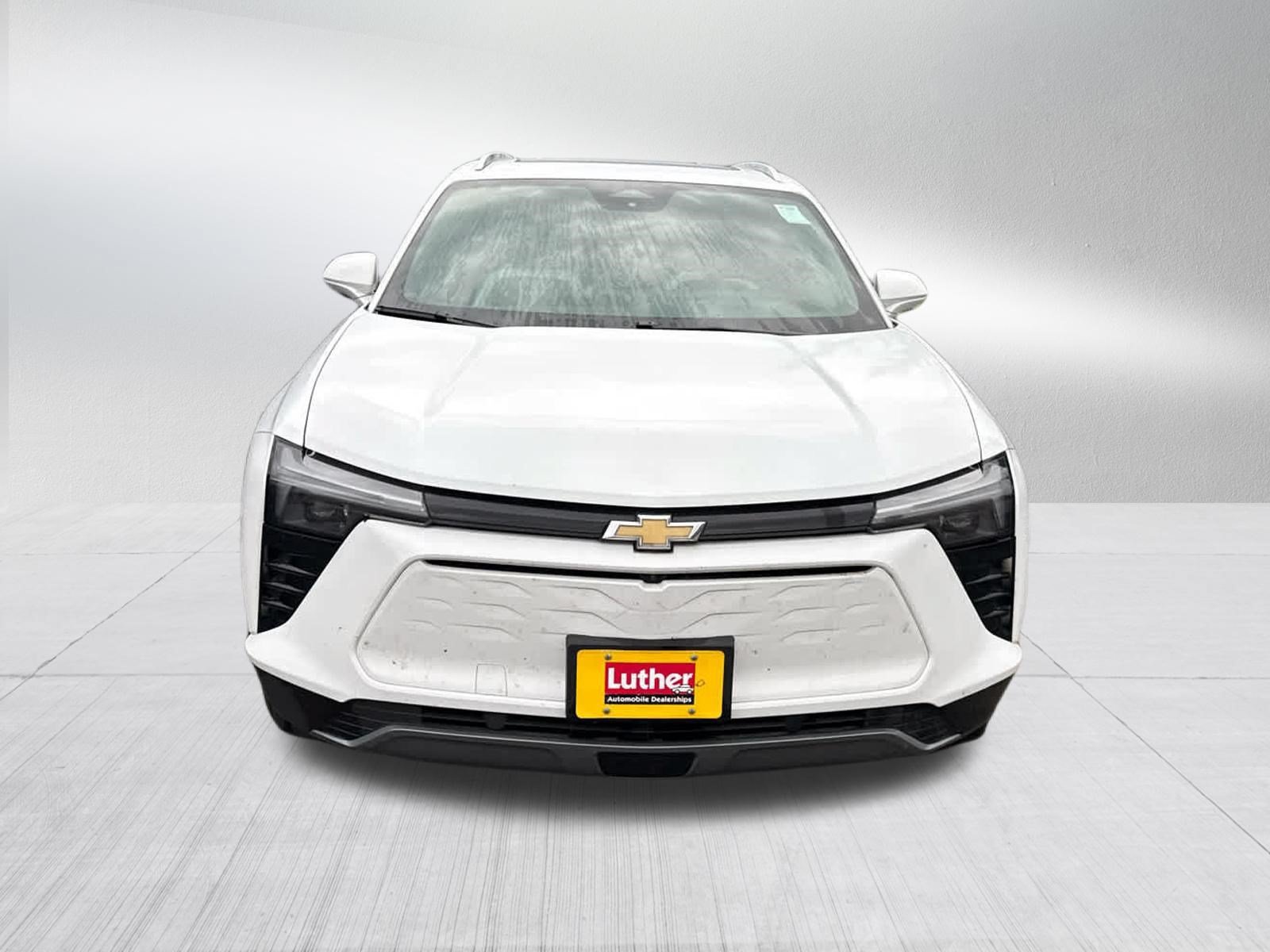 Used 2024 Summit White Chevrolet LT image 2