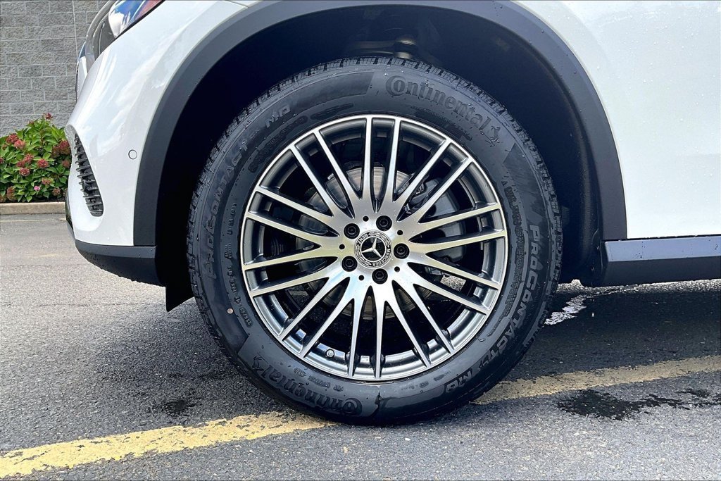 New 2027 Polar White Mercedes-Benz GLC 300 image 26