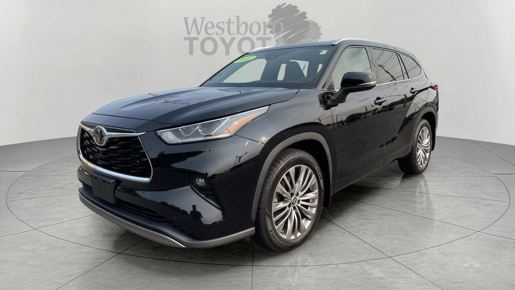 Used 2022 Black Toyota Platinum image 3
