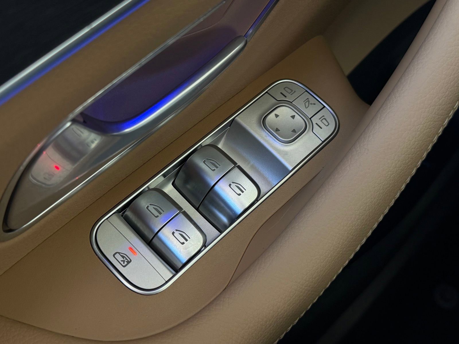 New 2026 MANUFAKTUR Moonlight White Metallic Mercedes-Benz GLS 450 image 46