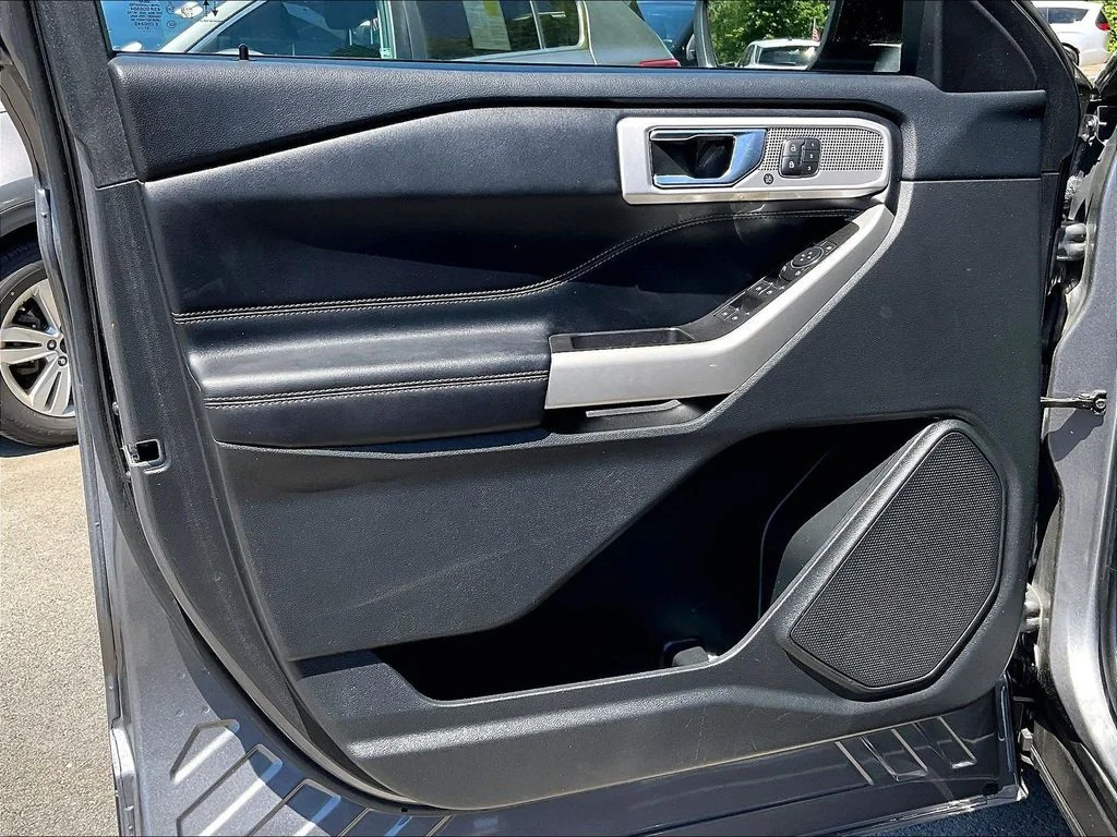 Used 2022 Gray Ford Limited image 9