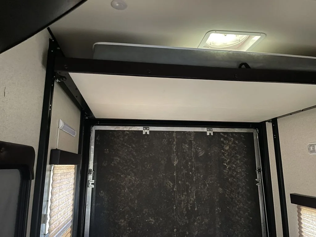 Used 2016  Grand Design Toy Hauler image 31