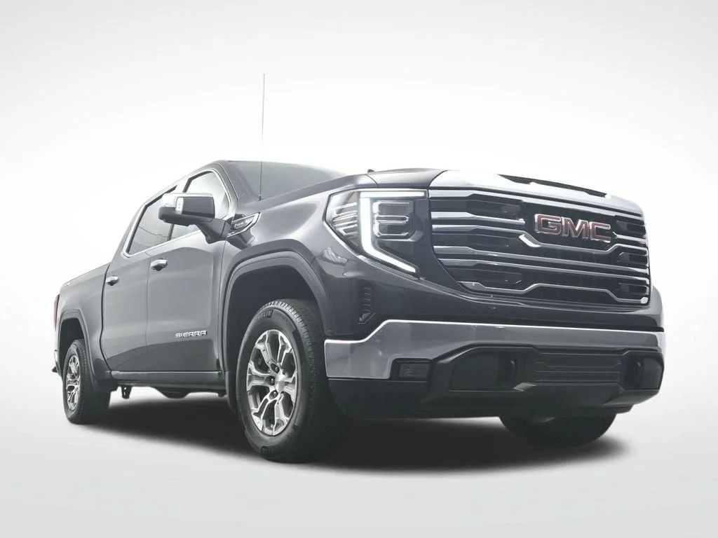 Used 2025 Silver GMC SLT image 39