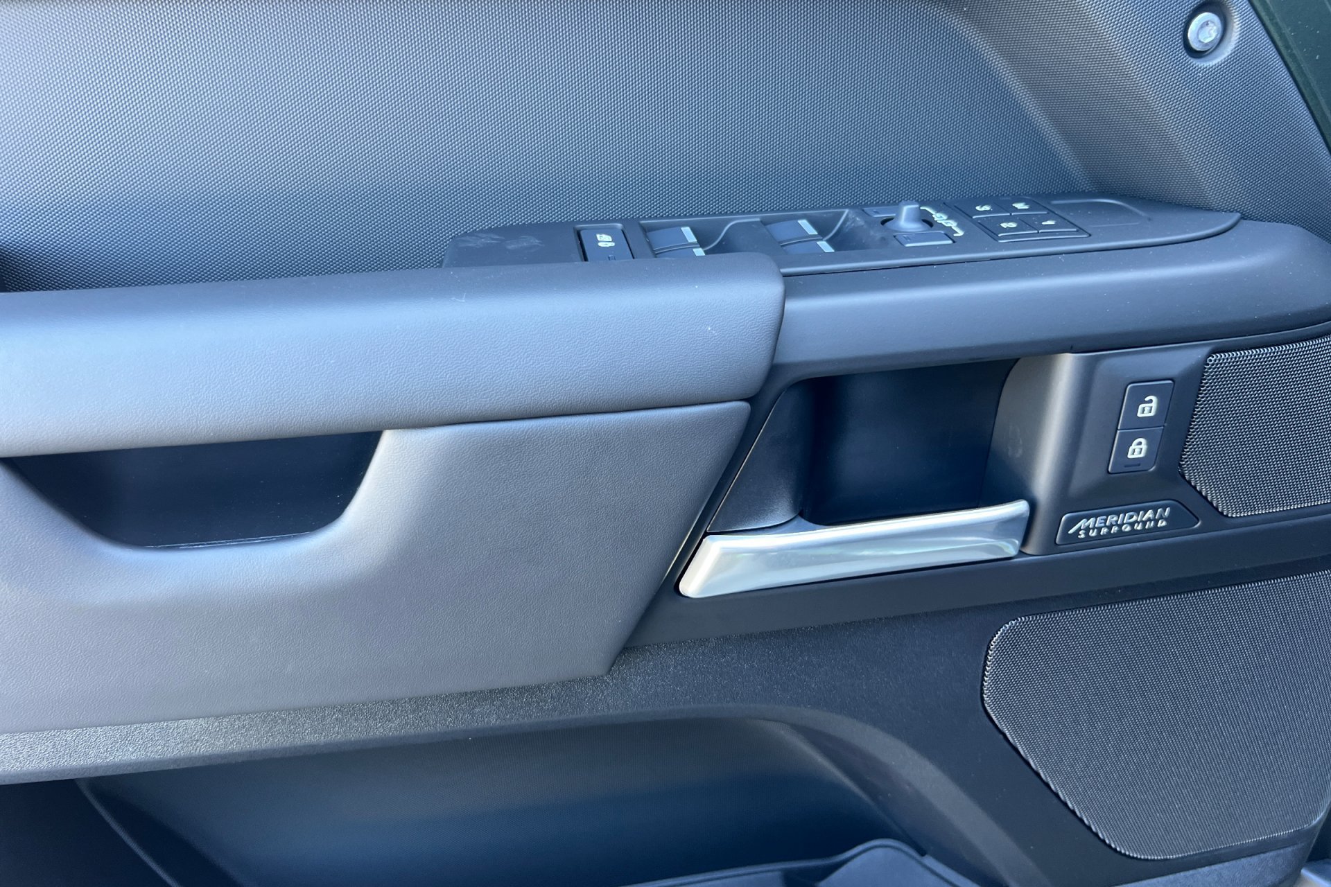New 2026 Woolstone Green Land Rover X-Dynamic SE image 14