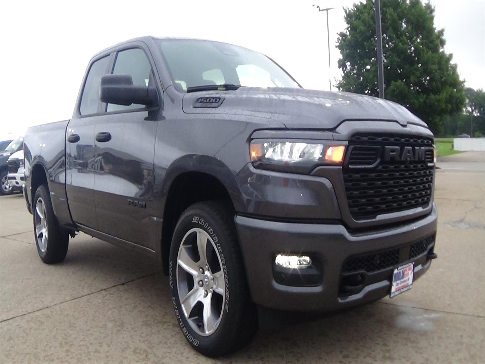 Used 2025 Granite Crystal Metallic Clear Coat (pau) RAM Tradesman image 4