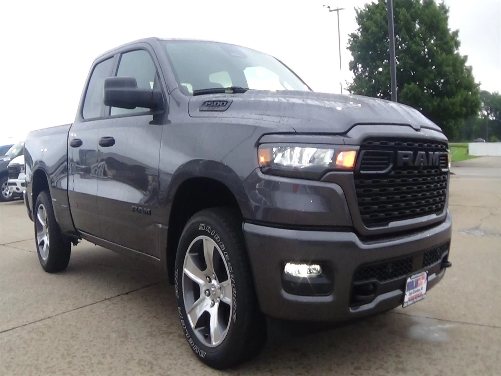 Certified Used 2025 Granite Crystal Metallic Clear Coat (pau) RAM Tradesman image 4