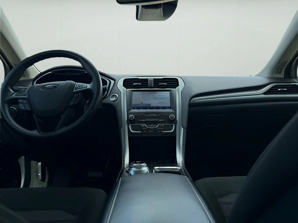 Used 2020 Oxford White Ford SE image 11