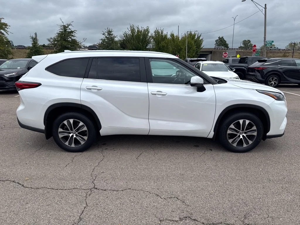 Used 2023 Beige Toyota XLE image 10