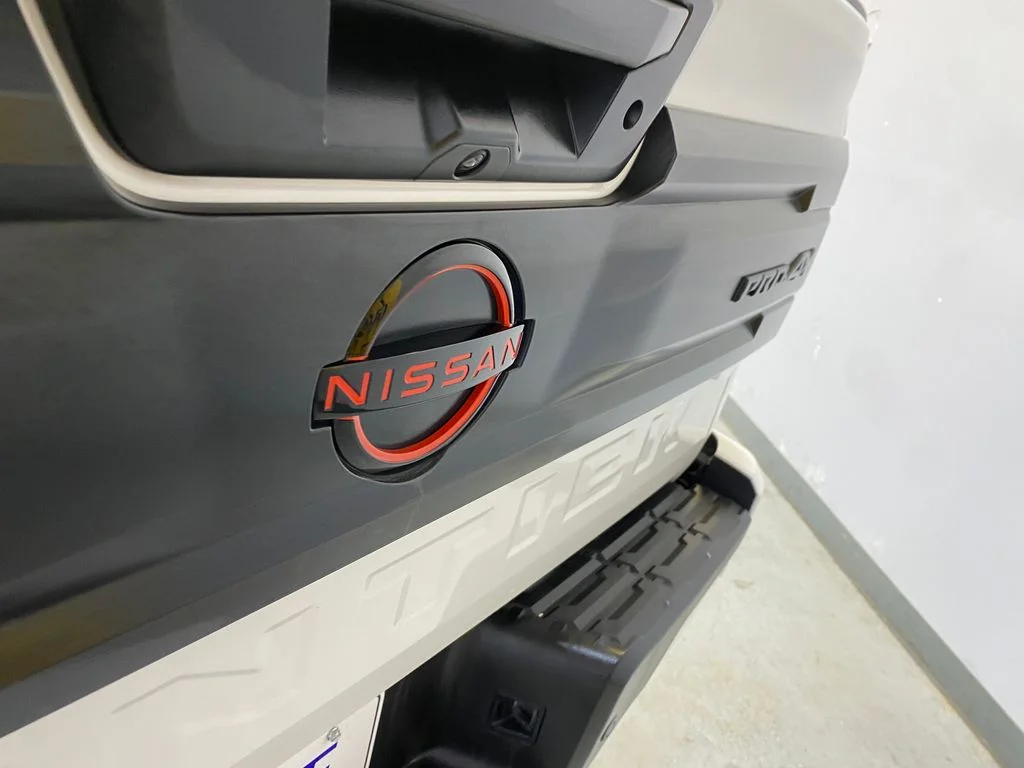 Used 2025 White Nissan PRO-4X image 17