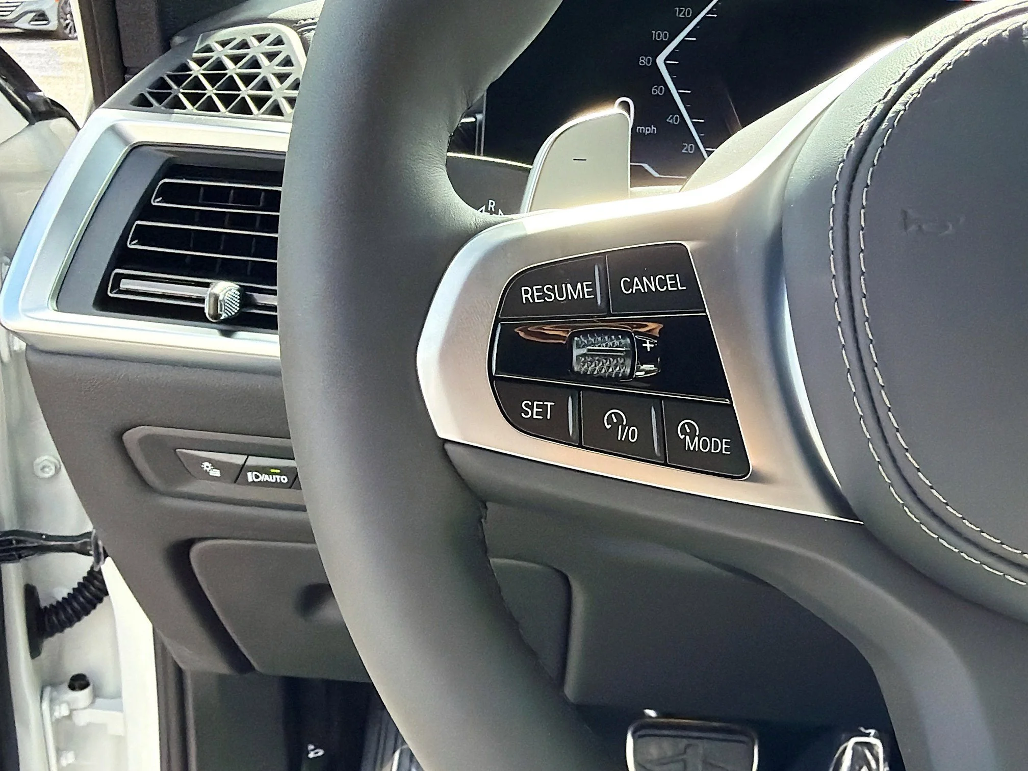 New 2026 Mineral White Metallic BMW xDrive40i image 36
