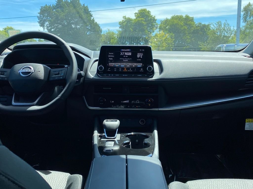 2026 Nissan Rogue SV - Photo 18