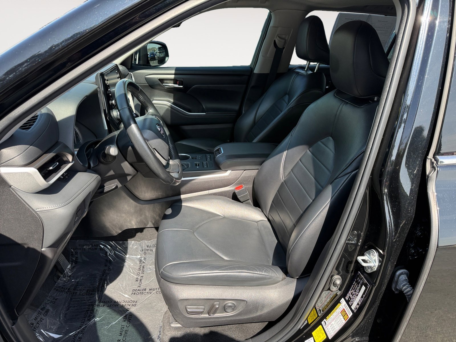 Used 2022 Midnight Black Metallic Toyota XLE image 10