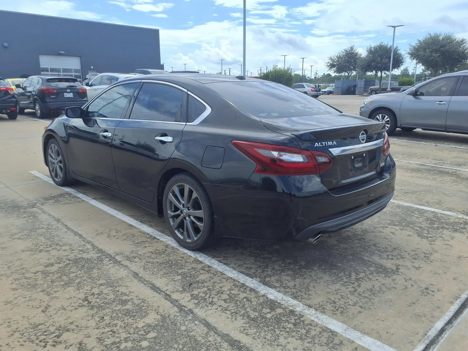 Used 2018 Black Nissan 2.5 SR image 4