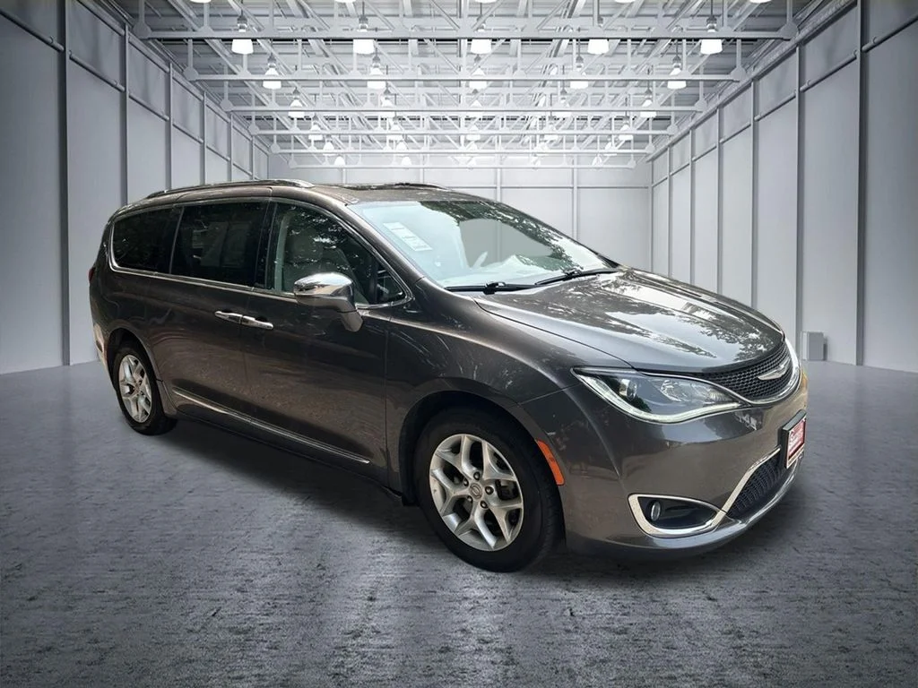 Used 2020 Gray Chrysler Limited image 8
