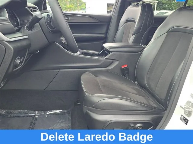 Used 2023 White Jeep Altitude image 17