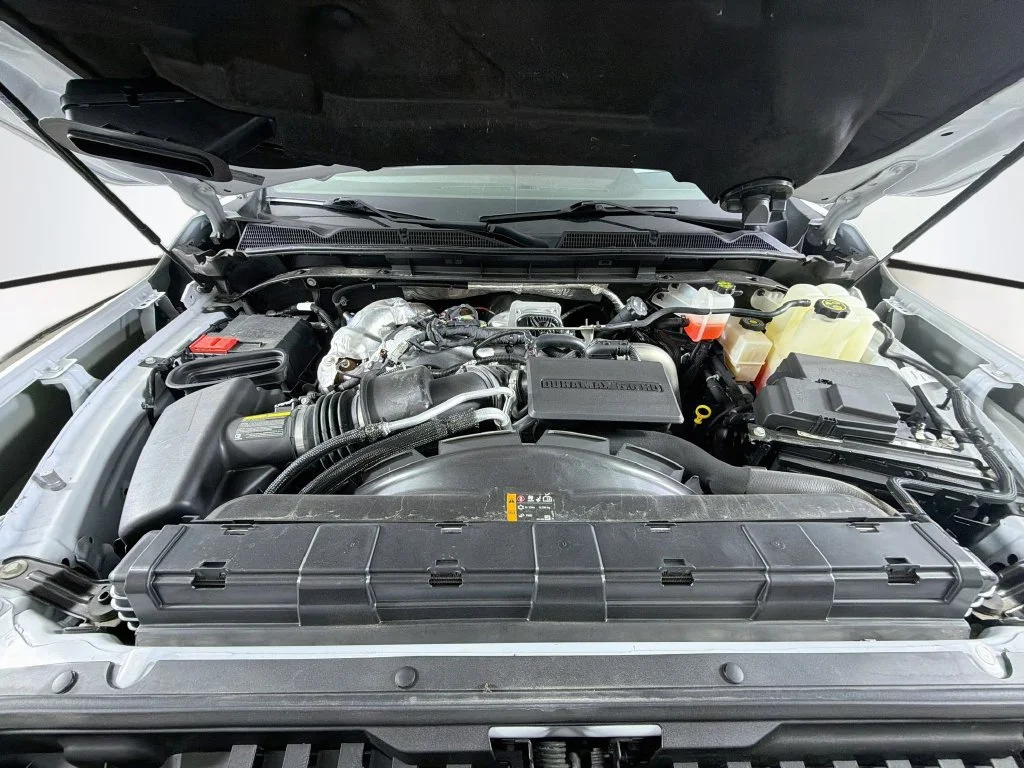 Used 2024 White Frost Tricoat GMC Denali image 28