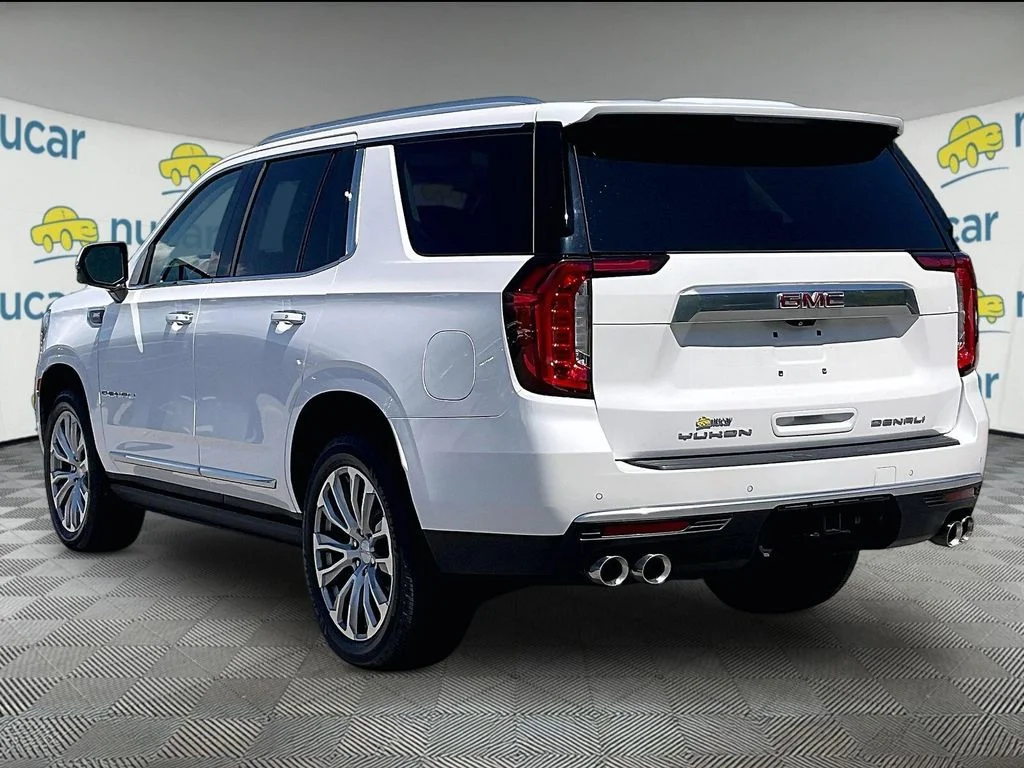 Used 2022 White Frost Tricoat GMC Denali image 4