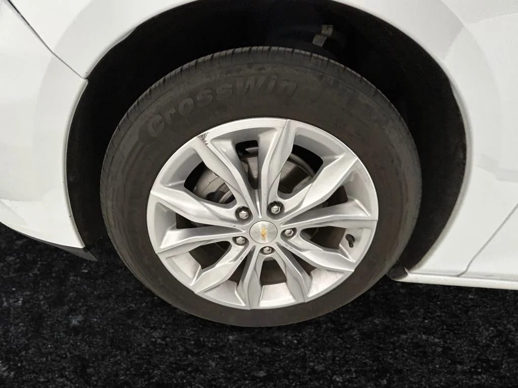 Used 2024 White Chevrolet LT image 27