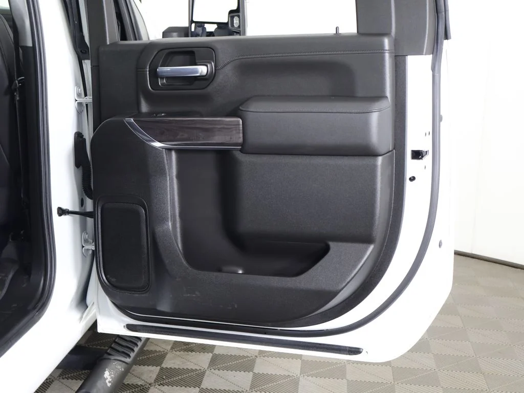 Used 2022 Summit White Chevrolet LTZ image 30