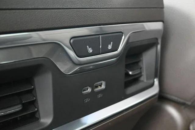 Used 2025 White Frost Tricoat GMC Denali image 23