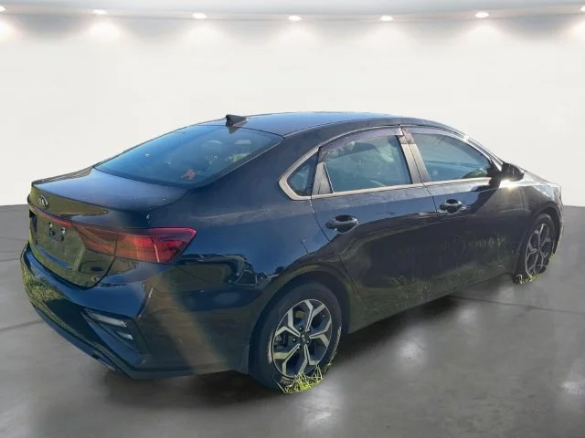 Used 2021 Black Kia LXS image 17