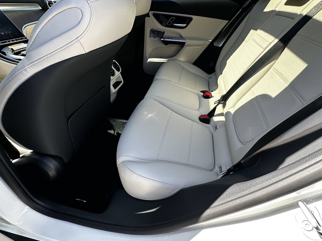 New 2026 Polar White Mercedes-Benz GLC 300 image 24