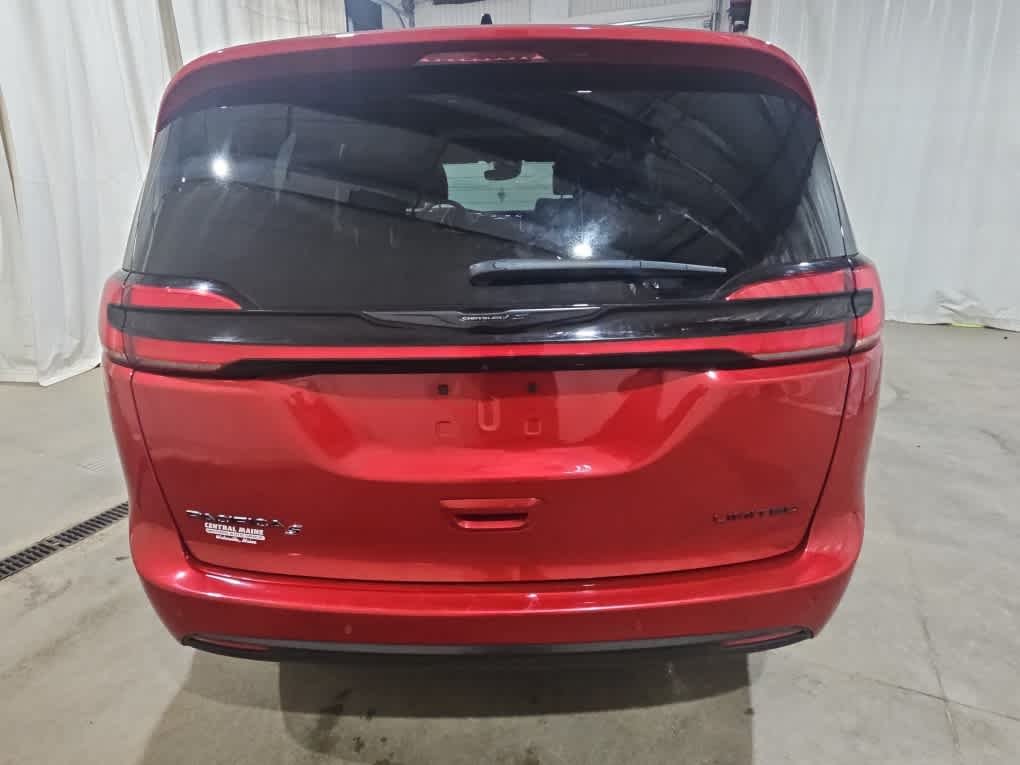 Used 2025 Red Hot Pearlcoat Chrysler Limited image 4