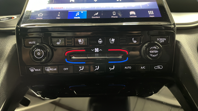 Used 2024 Diamond Black Crystal Pearlcoat Jeep Limited image 18